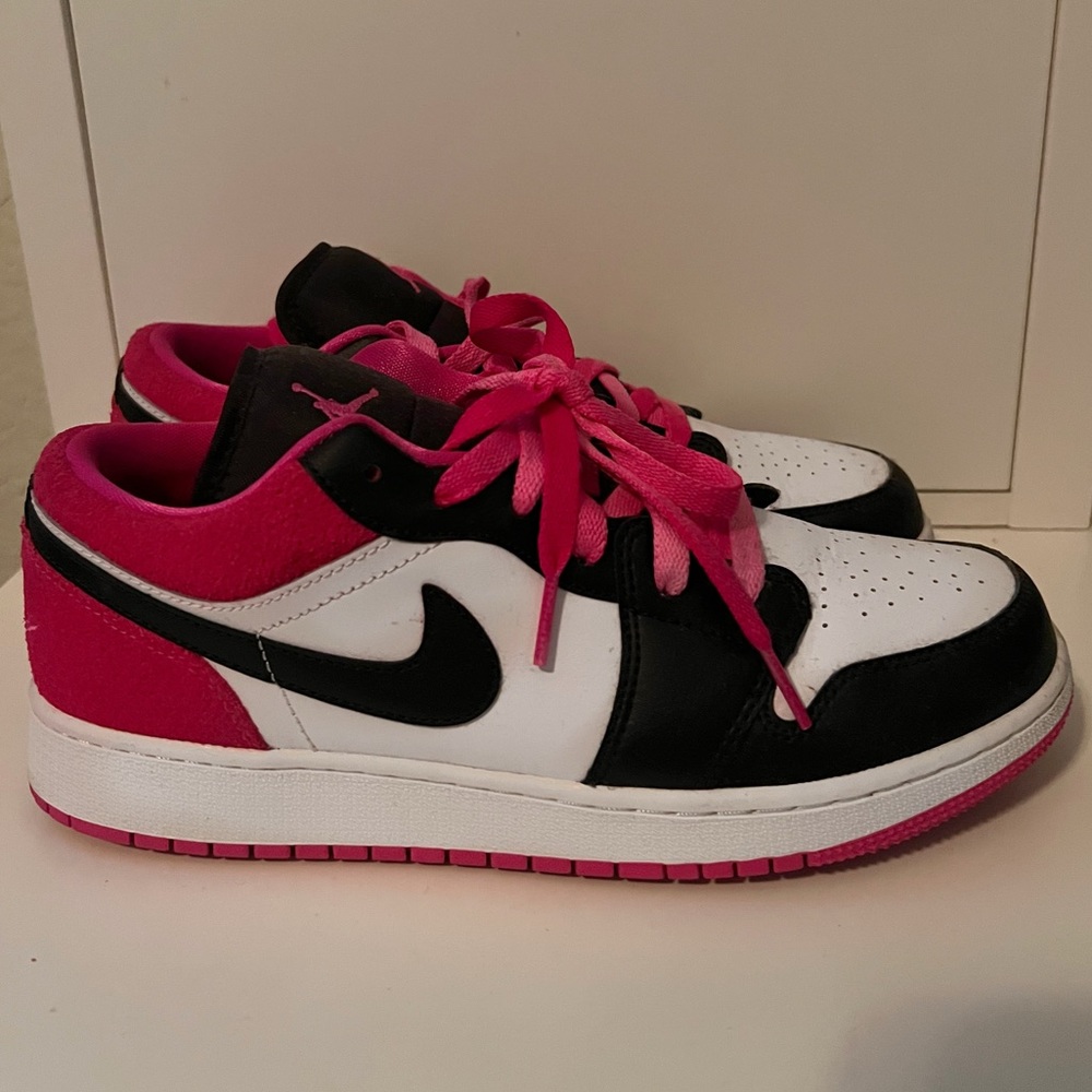 Air Jordan 1 Low “Fuchsia”